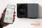 Pompe à chaleur Viessmann Vitocal 200-A et une main tenant un smartphone avec l'application ViCare ouverte